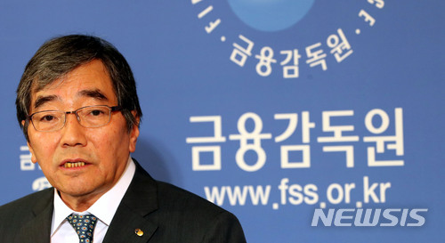 【서울=뉴시스】박주성 기자 = 윤석헌 금융감독원장이 9일 오전 서울 여의도 금융감독원 브리핑룸에서 '금융감독혁신과제'를 발표하고 있다. 2018.07.09. park7691@newsis.com