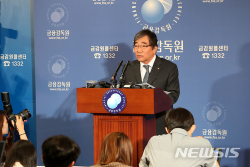 【서울=뉴시스】박주성 기자 = 윤석헌 금융감독원장이 9일 오전 서울 여의도 금융감독원 브리핑룸에서 '금융감독혁신과제'를 발표하고 있다. 2018.07.09.&nbsp; park7691@newsis.com