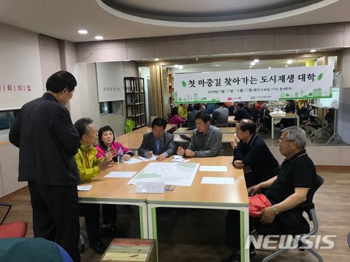 【전주=뉴시스】김민수 기자 = 전북 전주시는 오는 8월 결정되는 ‘2018 도시재생뉴딜사업’ 공모에 ‘전주역세권 혁신성장 르네상스’(중심시가지형) 사업을 신청해 전주역 첫마중길 상권회복과 주민 삶의 질 개선에 나섰다. photo@newsis.com