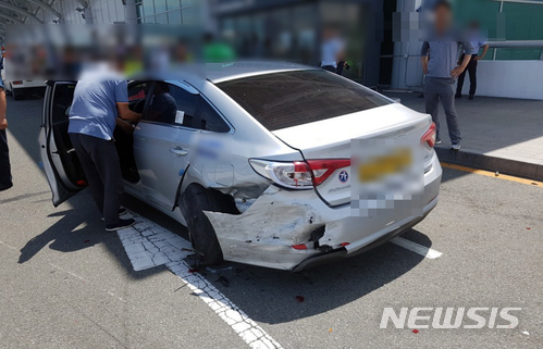 [종합]김해공항 BMW 질주사고 운전자는 항공사 직원