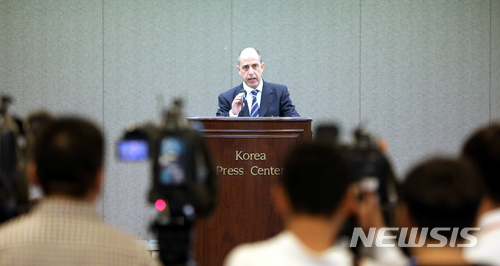 【서울=뉴시스】전진환 기자 = 토마스 오헤아 킨타나 유엔 북한인권특별보고관이 10일 오전 서울 중구 프레스센터에서 북한 인권보고서 작성을 위한 방한 결과 기자회견을 하고 있다. 2018.07.10.&nbsp; amin2@newsis.com