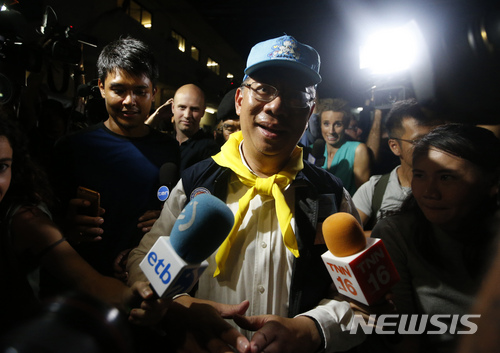 태국 동굴 구조 총지휘 나롱삭 주지사에 '격찬' 쏟아져 