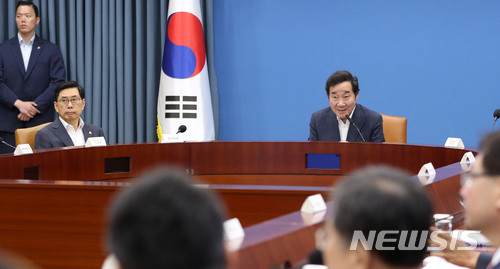 【서울=뉴시스】박주성 기자 = 이낙연 국무총리가 11일 오전 서울 세종로 정부서울청사 영상회의실에서 열린 국가관광전략회의에서 모두발언을 하고 있다. 2018.07.11. park7691@newsis.com