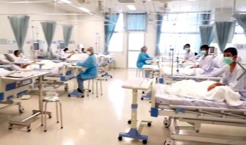 태국 동굴 소년 12명, 구조후 처음 부모와 '감격 상봉'&nbsp; 