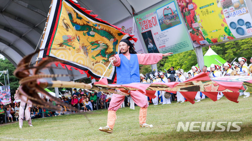 【장수=뉴시스】윤난슬 기자 = 올해 12회째를 맞는 '장수 한우랑 사과랑 축제'가 오는 9월 14일부터 16일까지 사흘간 전북 장수군 의암공원 일원에서 열린다. 2018.07.12.(사진=장수군 제공) photo@newsis.com