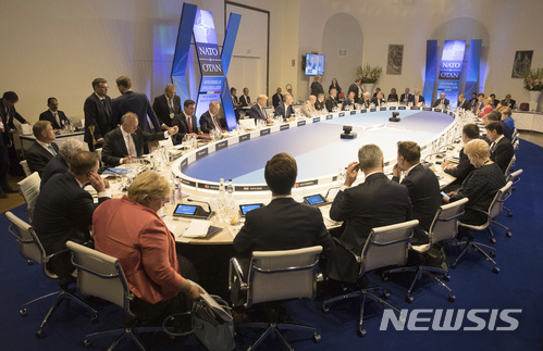 나토 정상회담 "北,핵·생화학 무기·미사일 제거하라" 