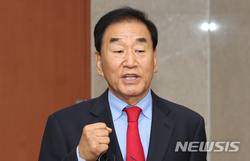【서울=뉴시스】이종철 기자 = 이재오 자유한국당 상임고문. 2018.07.12. jc4321@newsis.com