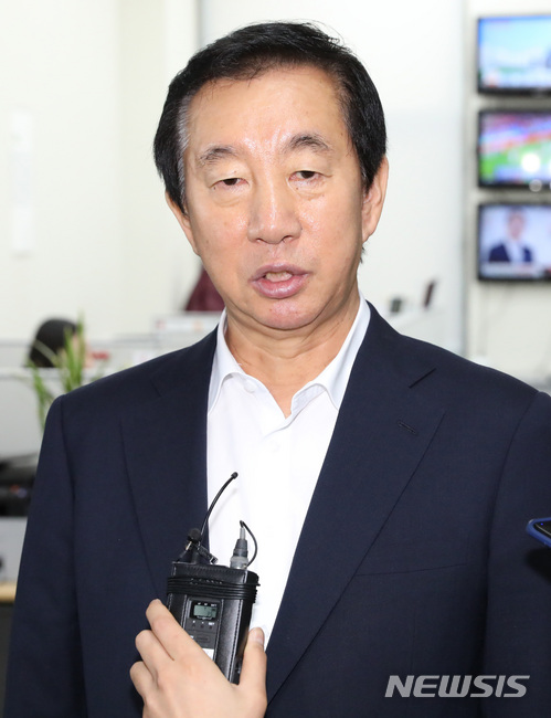 【서울=뉴시스】박영태 기자 = 김성태 자유한국당 당대표 권한대행 겸 원내대표가 12일 오전 서울 영등포구 여의도에서 취재진과 인터뷰를 하고 있다. 2018.07.12.since1999@newsis.com