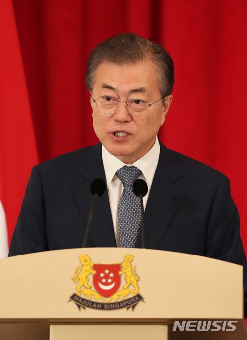 【싱가포르=뉴시스】문재인 대통령은 13일 "남북 관계의 정상화는 북미 관계의 정상화에 이어 북일 관계의 정상화로 이어질 것"이라고 내다봤다. (사진=뉴시스 자료사진) 2018.07.12. pak7130@newsis.com