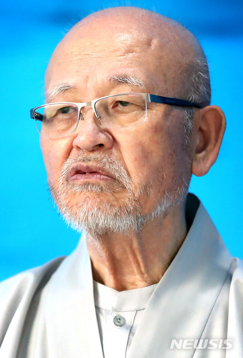 【서울=뉴시스】임태훈 기자 = 12일 오후 서울 종로구 조계사 옆 천막에서 설조스님이 종단 개혁을 요구하며 23일째 단식 농성을 이어가고 있다.&nbsp; 2018.07.12.&nbsp;&nbsp; taehoonlim@newsis.com