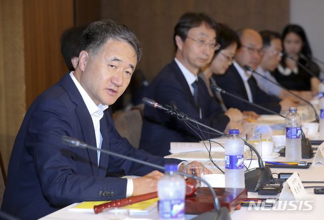【서울=뉴시스】박능후 보건복지부 장관이 13일 열린 중앙생활보장위원회에 참석해 모두발언을 하고 있다. 2018.07.13.(사진 = 보건복지부 제공)photo@newsis.com