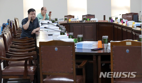 최저임금委 "22시까지 참석여부 확답 달라" 사용자에 최후통첩