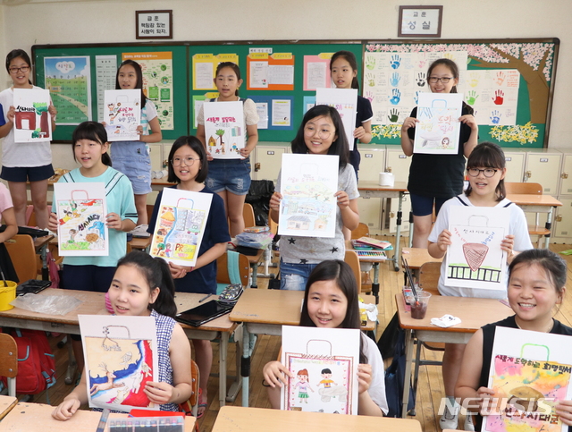 【대구=뉴시스】민경석 기자 = 대구시 달서구가 4차산업혁명 인재 발굴을 위한 '2018 학생 디자인 체험캠프 및 경연대회'를 개최했다. 2018.07.14. (사진=달서구청 제공) photo@newsis.com