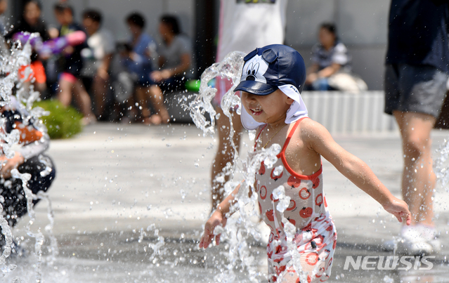 전북 낮 폭염 밤 열대야…후텁지근 더위 이어져