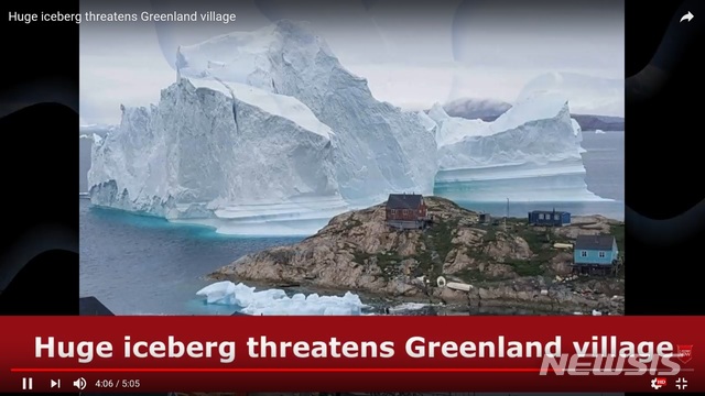 【서울=뉴시스】초대형 빙산이 그린란드에 근접한 모습. (사진출처: 유튜브 캡처) 2018.07.15.