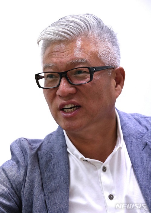 【서울=뉴시스】김선웅 기자 = 코스닥 상장을 앞둔 언더웨어 전문기업 엠코르셋 문영우 대표가 10일 서울 강남구 엠코르셋 본사에서 뉴시스와 인터뷰를 하고 있다. 2018.07.15. mangusta@newsis.com