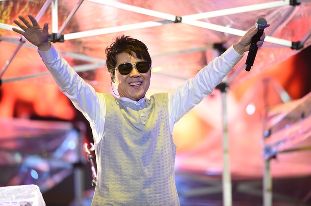 조용필 "방탄소년단에게 꽃 보낼 만하잖아요?"