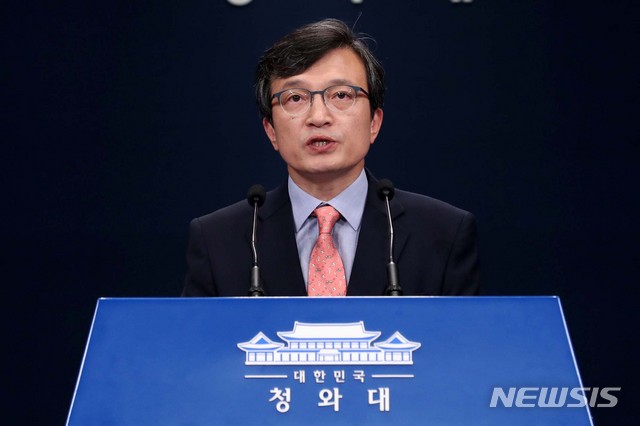 【서울=뉴시스】박진희 기자 = 김의겸 청와대 대변인이 16일 오전 청와대 춘추관에서 계엄령 문건 관련 대통령 지시사항을 브리핑 하고 있다. 2018.07.16.&nbsp; pak7130@newsis.com