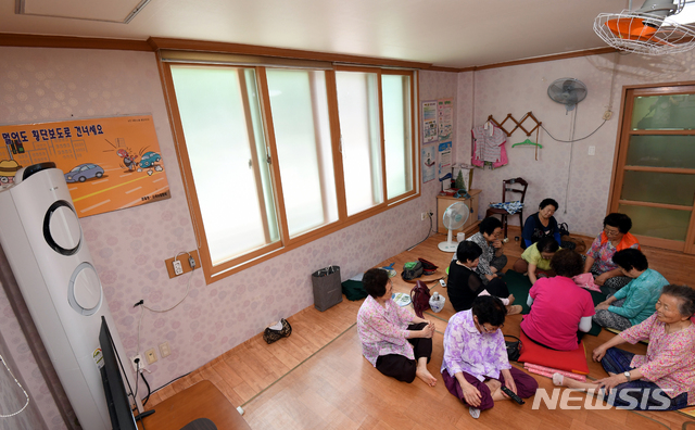 최악폭염과 싸우는 서울자치구…도로물청소·쉼터24시간 개방