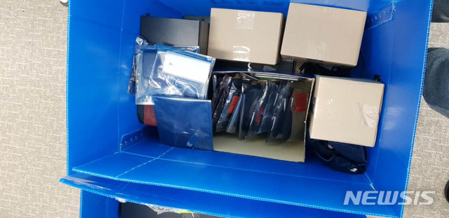 【서울=뉴시스】허익범 특별검사팀이 지난 16일 경기도 파주시의 한 창고를 수색해 압수한 물품들을 공개했다. 2018.07.17. (사진=허익범 특별검사팀 제공) photo@newsis.com