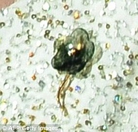 英여왕의 반트럼프 메시지?…오바마가 선물한 브로치 착용 