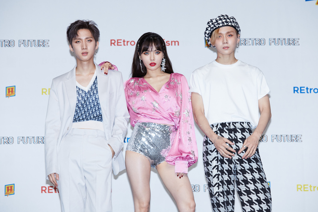 후이(왼쪽부터), 현아, 이던