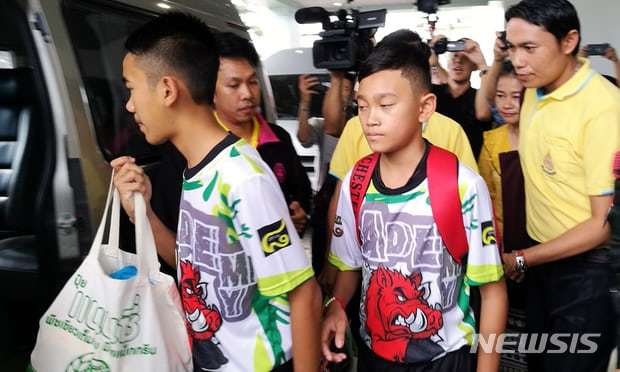 태국 "외신들, 동굴 소년 인터뷰 행태 무책임…기준 지켜야"