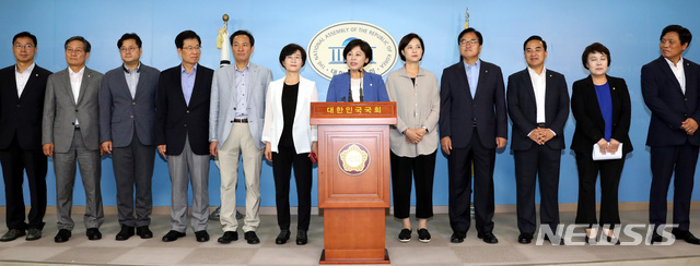 【서울=뉴시스】박영태 기자 = 18일 오전 서울 영등포구 여의도 국회 정론관에서 남인순 더불어민주당 의원이 최고위원 출마 기자회견을 하고 있다. 2018.07.18.since1999@newsis.com