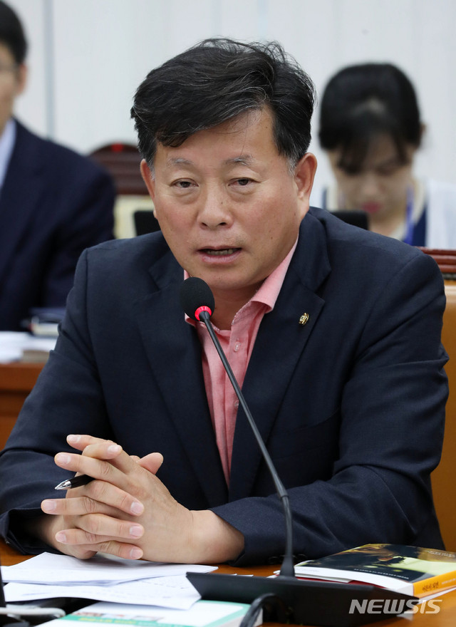 【서울=뉴시스】홍효식 기자 = 자유한국당 김명연 수석대변인  2018.07.18. yesphoto@newsis.com