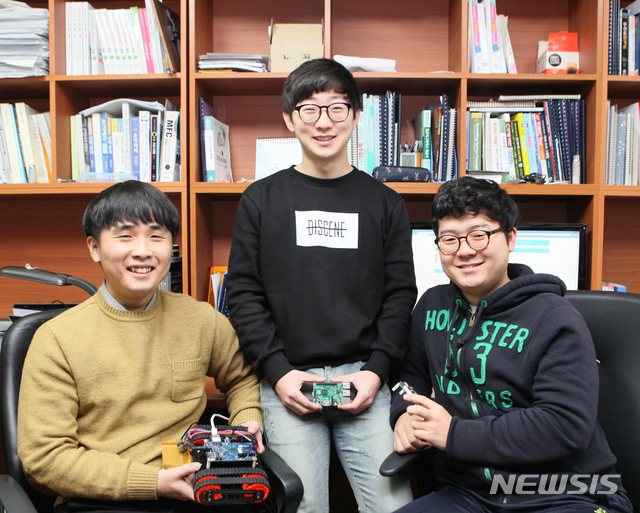  SCIE급 저널에 사물인터넷 관련 연구논문을 게재한 대구대 정보통신공학부 졸업생들 학부 시절 모습(왼쪽부터 박광일, 신종하, 이진해 학생)