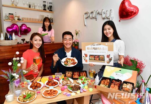"여름 '홈케이션족'을 잡아라"…식품외식업계, '가성비' 세트 선보여