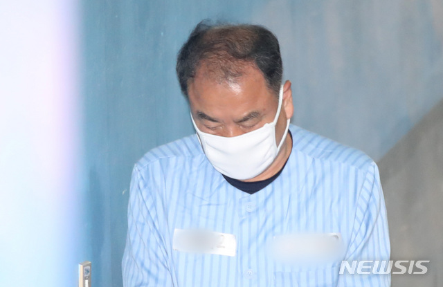 【서울=뉴시스】김진아 기자 = 이우현 자유한국당 의원이 지난해 7월19일 서울 서초구 서울중앙지법에서 열린 선고 공판에 출석하고 있다. 2017.07.19. bluesoda@newsis.com