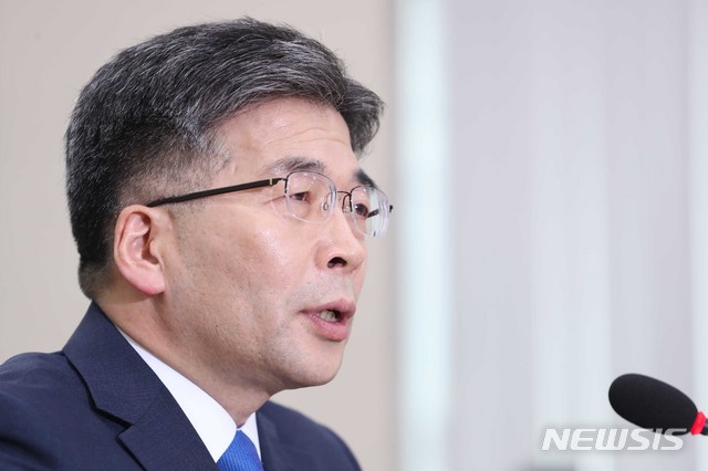 【서울=뉴시스】고승민 기자 = 23일 오전 서울 여의도 국회에서 열린 행정안전위원회의 민갑룡 경찰청장 후보자 인사청문회에서 민 후보자가 의원 질의에 답하고 있다. 2018.07.23. kkssmm99@newsis.com