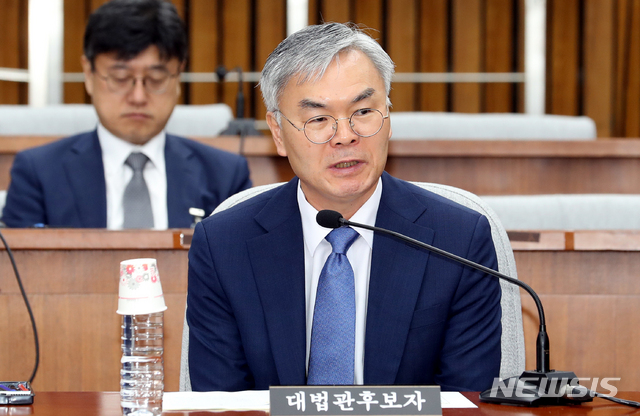 【서울=뉴시스】이종철 기자 = 23일 오전 서울 여의도 국회에서 열린 김선수 대법관 후보자 임명동의에 관한 인사청문특별위원회에서 김 후보자가 의원들의 질의에 답하고 있다. 2018.07.23.&nbsp; jc4321@newsis.com