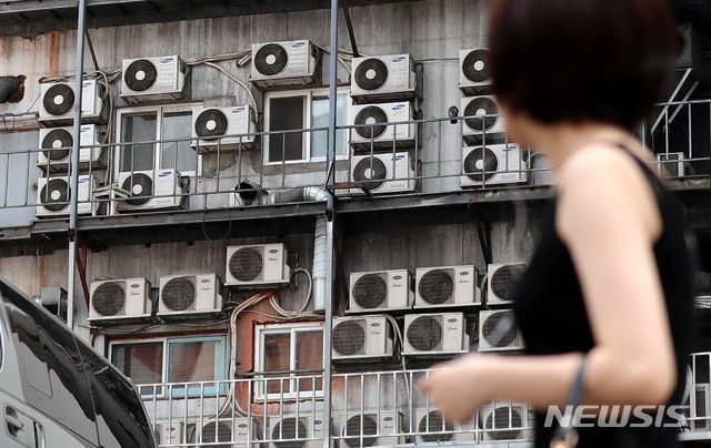폭염보다 힘든 '에어컨 갑질'…乙 노동자들 "참 각박하다"