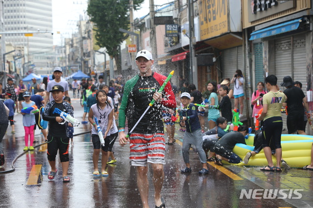 【대구=뉴시스】배소영 기자 = 대구시 중구는 오는 29일 서성로 수제화골목 일원에서 대구워터페스티벌을 개최한다고 24일 밝혔다. 2018.07.24. (사진=대구시 중구 제공)photo@newsis.com