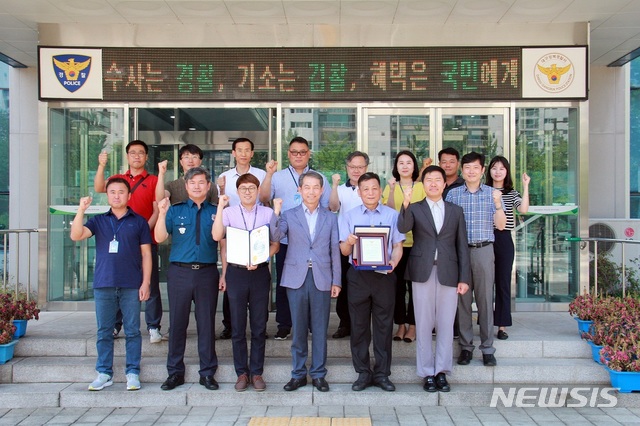 【대구=뉴시스】이통원 기자 = 대구 강북경찰서는 대구지방경찰청이 실시한 경제팀 활동평가에서 '2018년 제2회 베스트경제팀'으로 선정됐다고 24일 밝혔다. 2018.07.24.(사진=강북경찰서 제공)photo@newsis.com