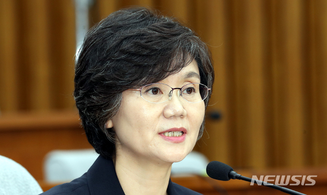 【서울=뉴시스】이종철 기자 = 24일 오전 서울 여의도 국회에서 열린 노정희 대법관 후보자 임명동의에 관한 인사청문특별위원회에서 노 후보자가 의원들의 질의에 답하고 있다. 2018.07.24.&nbsp; jc4321@newsis.com