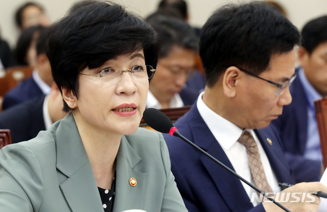 김영주 장관 "최저임금 재심의 안한다…과정·절차상 하자 없어"