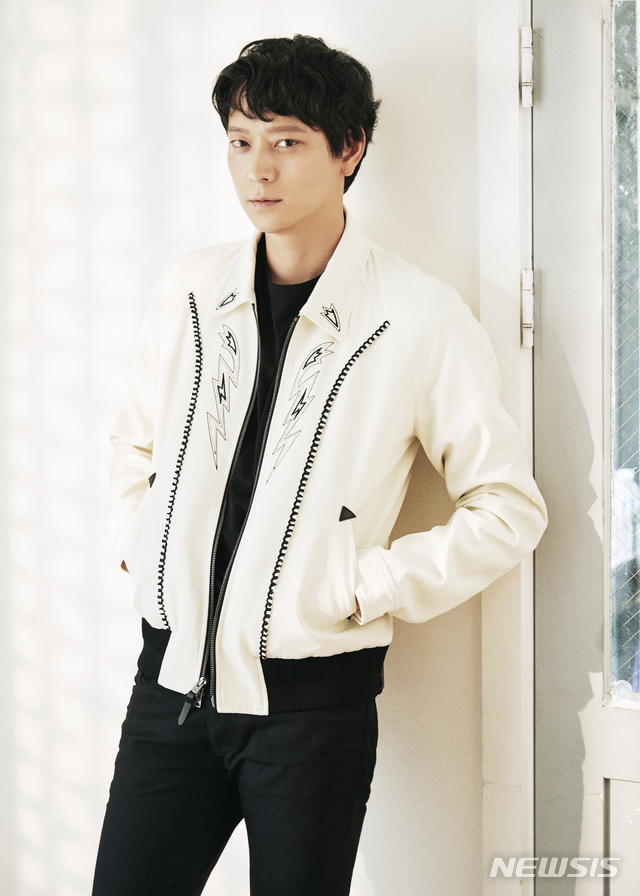 강동원, 인간늑대 되다···'숨은감정찾기'는 관객들 몫