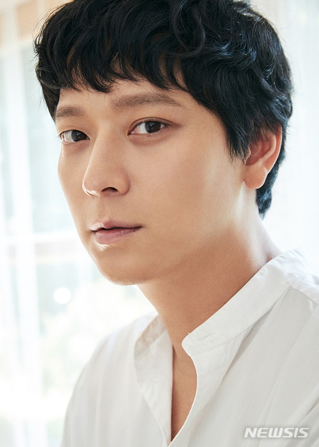 강동원, 인간늑대 되다···'숨은감정찾기'는 관객들 몫