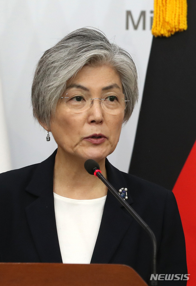 【서울=뉴시스】전진환 기자 = 강경화 외교부장관과 하이코 마스 독일 외무장관이 26일 서울 종로구 외교부 브리핑룸에서 한-독 외교장관 공동기자회견을 하고 있다. 2018.07.26.&nbsp; amin2@newsis.com