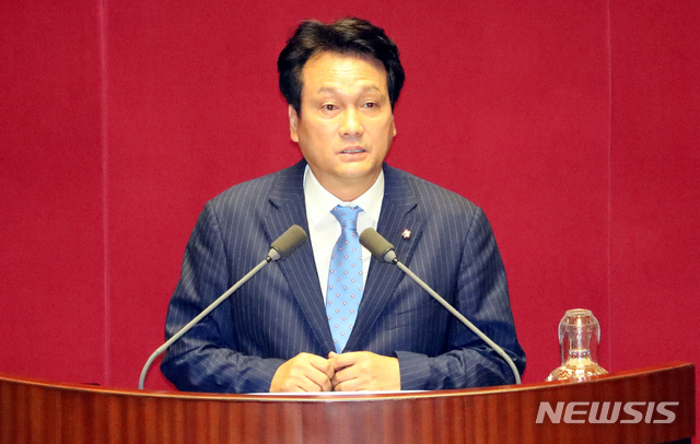 【서울=뉴시스】박영태 기자 = 26일 오후 서울 영등포구 여의도 국회 본청에서 진행된 제362회 국회(임시회) 제3차 본회의에서 문화체육관광위원회 위원장에 당선된 안민석 의원이 인사말을 하고 있다. 2018.07.26. since1999@newsis.com