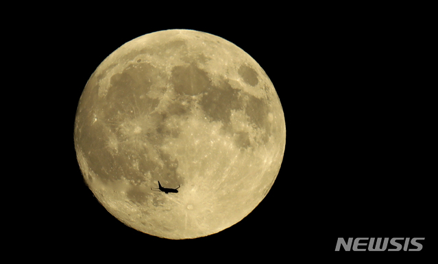 남은 추석 연휴, 읽을 만한 책들...대형서점 MD 추천 