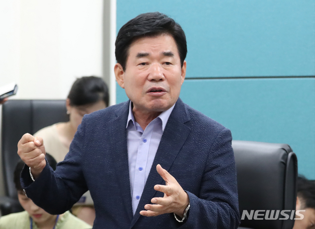 【서울=뉴시스】고승민 기자 = 더불어민주당 김진표 당대표 후보가 29일 오후 서울 여의도 국회에서 기자간담회를 하고 있다. 2018.07.29.&nbsp; kkssmm99@newsis.com