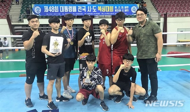 【대구=뉴시스】이통원 기자 = 대구시 중리중이 제48회 대통령배 전국복싱대회에서 종합우승을 차지했다. 2018.07.31.(사진=중리중 제공)photo@newsis.com