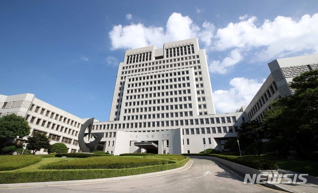 【서울=뉴시스】고범준 기자 = 지난 7월31일 오전 서울 서초구 대법원 모습. 2018.07.31. bjko@newsis.com