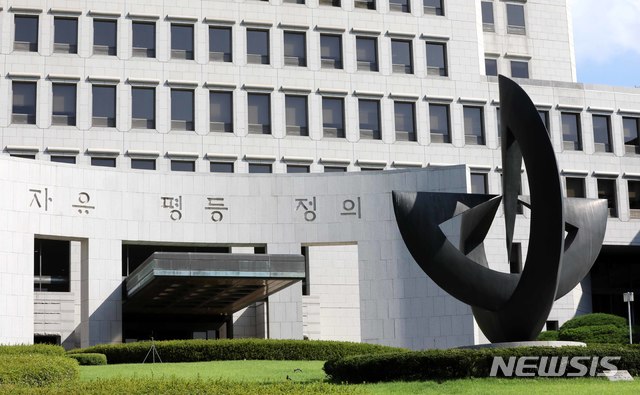 【서울=뉴시스】고범준 기자 = 지난달 31일 오전 서울 서초구 대법원 모습. 2018.07.31. bjko@newsis.com