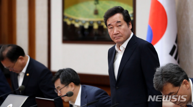 【서울=뉴시스】박주성 기자 = 이낙연 국무총리가 31일 오전 서울 세종로 정부서울청사에서 열린 국무회의에 참석하고 있다. 2018.07.31.&nbsp; park7691@newsis.com