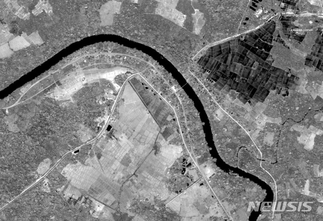 【아타프=AP/뉴시스】 댐 붕괴 사고가 발생하기 전인 2018년 2월28일 라오스 동남부 아타프주를 인공위성으로 촬영한 사진. 강 줄기와 마을이 모습이 보인다.2018.08.03.&nbsp; 